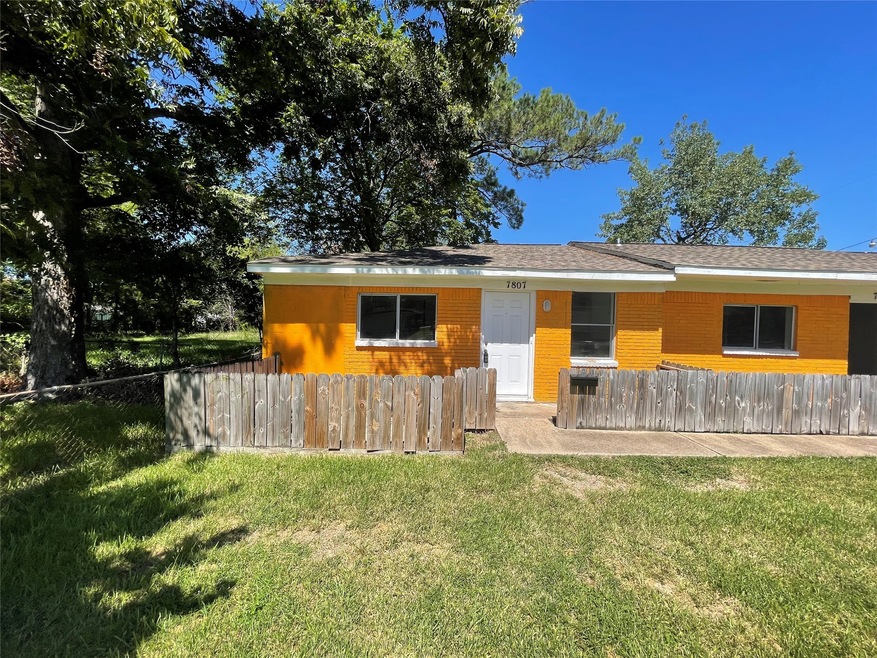7807 Glass St, Houston, TX 77016 - photo 1