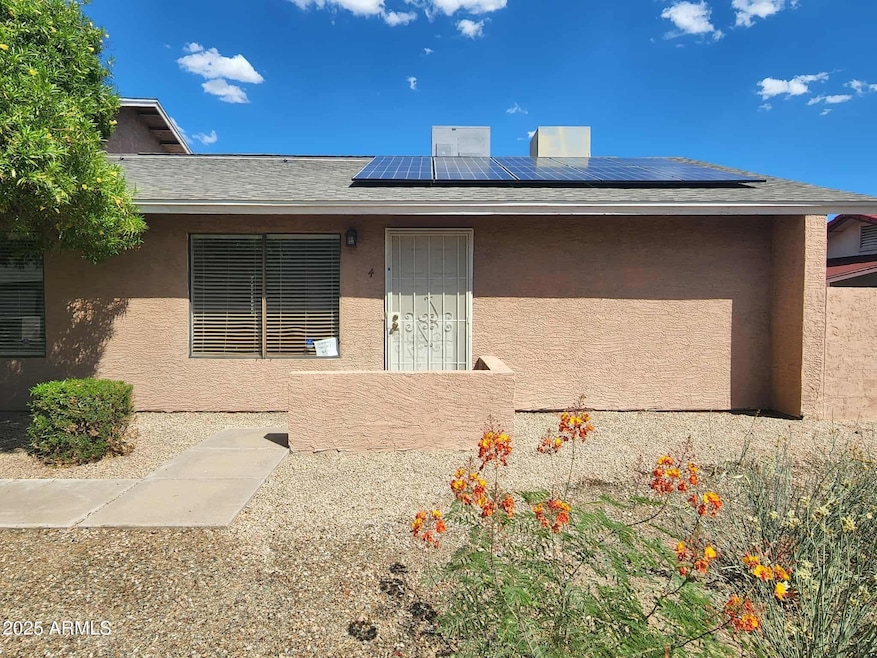 2829 E Tracy Ln unit 4, Phoenix, AZ 85032 - photo 1