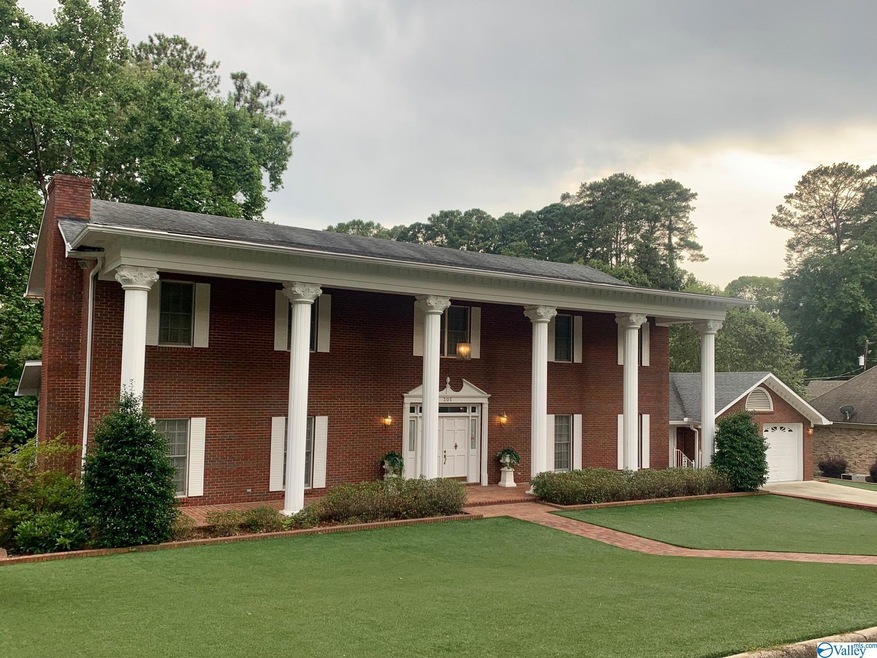 305 Alpine View, Gadsden, AL 35901 - photo 1
