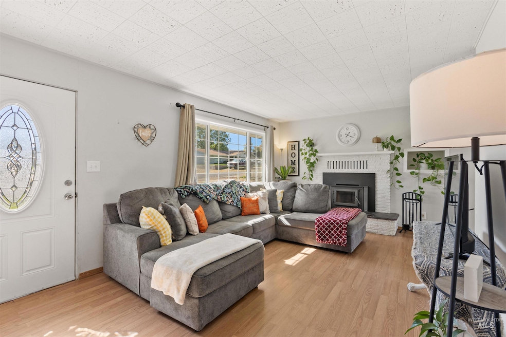 Pending $418,000 • Co-Listing Agent