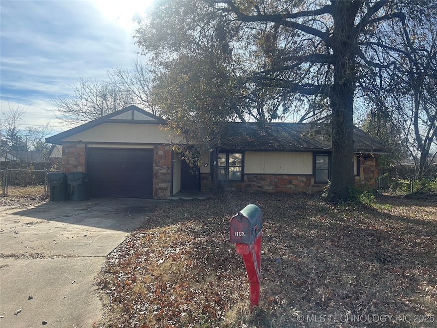 1103 W 20th St, Claremore, OK 74017 - photo 1