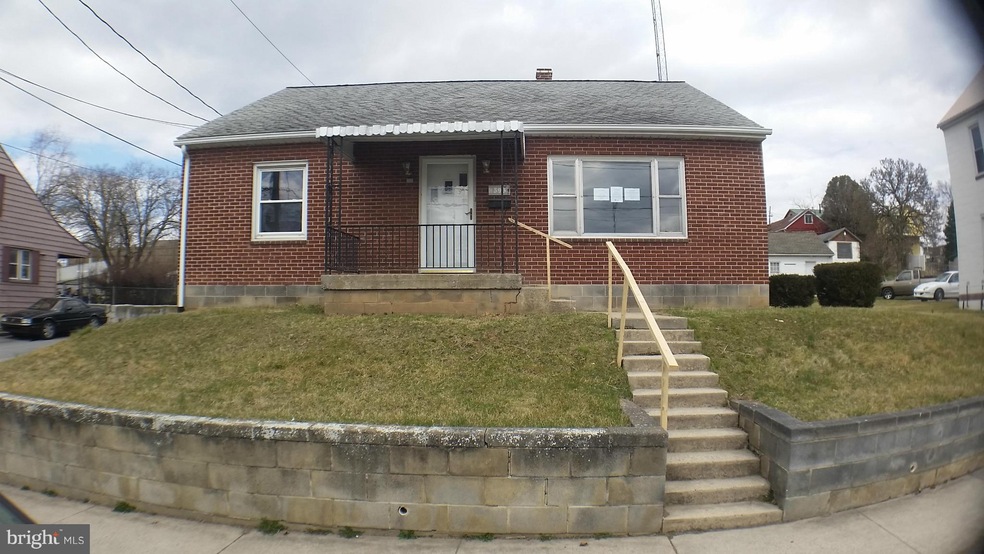 395 W Queen St, Chambersburg, PA 17201 - photo 1