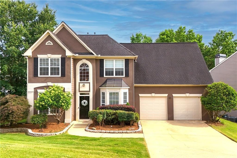 View of front of property featuring a front lawn