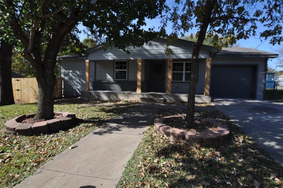 507 N Elm St, Weatherford, TX 76086 - photo 1