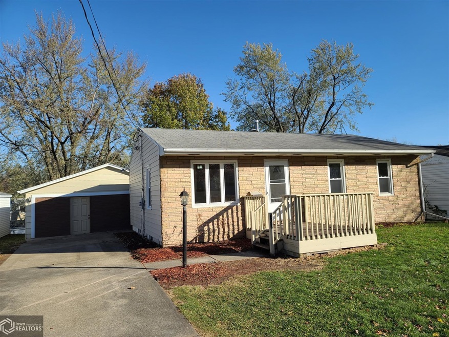 700 E 12th Street Place N, Newton, IA 50208 - photo 1