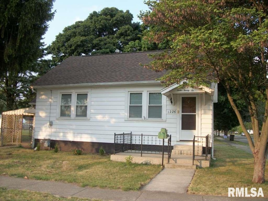 1226 Tremont St, Lincoln, IL 62656 - photo 1