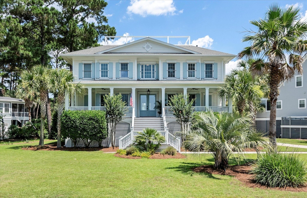 Traditional Grand Southern Architecture