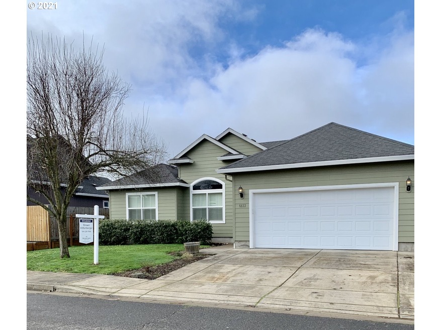 1233 Hazelnut Ct, Creswell, OR 97426 - photo 1