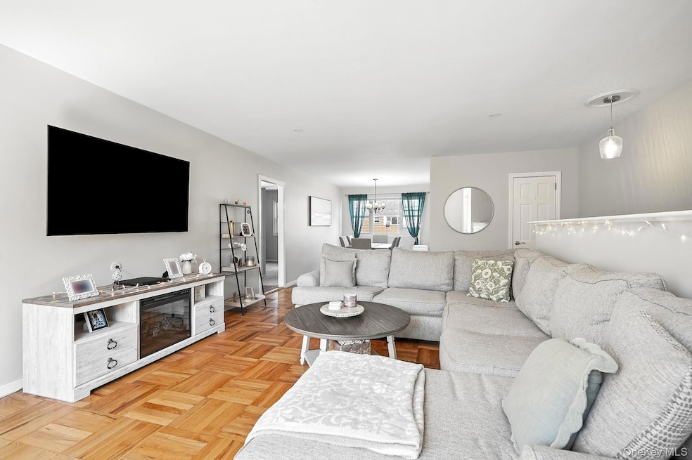 Pending $329,900 • Co-Listing Agent