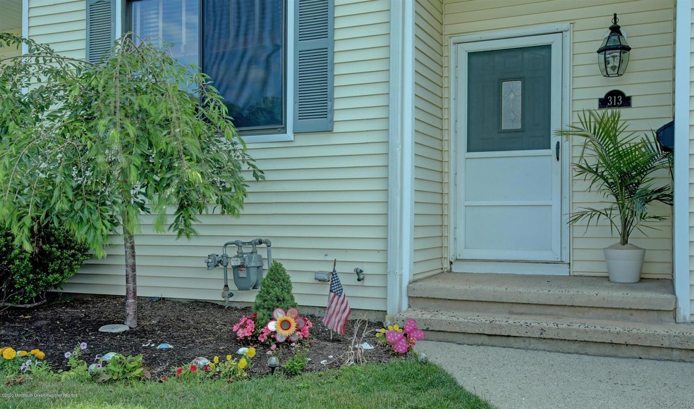 313 Middlewood Rd unit 313, Middletown, NJ 07748 - photo 1