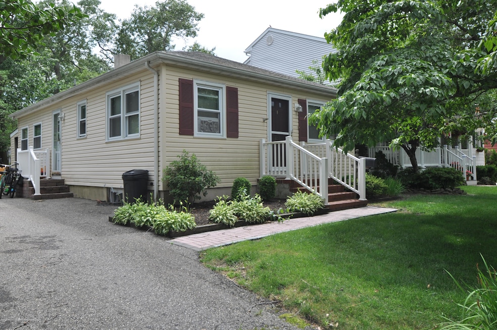 805 Pine Rd side