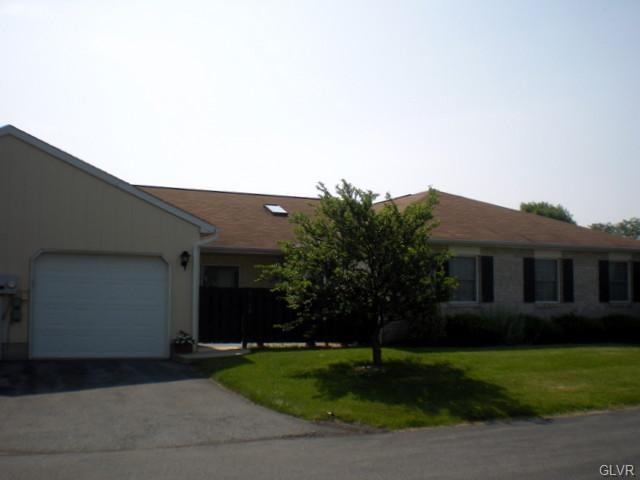 5810 Burning Tree Ln, Macungie, PA 18062 - photo 1