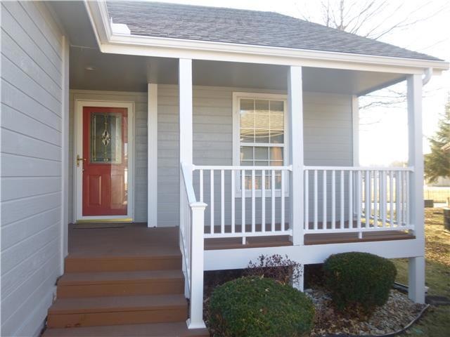 412 NW Augusta Ct, Blue Springs, MO 64014 - photo 1