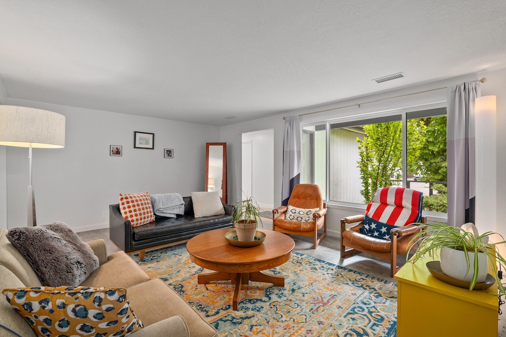 1138SWBallingerDr-010