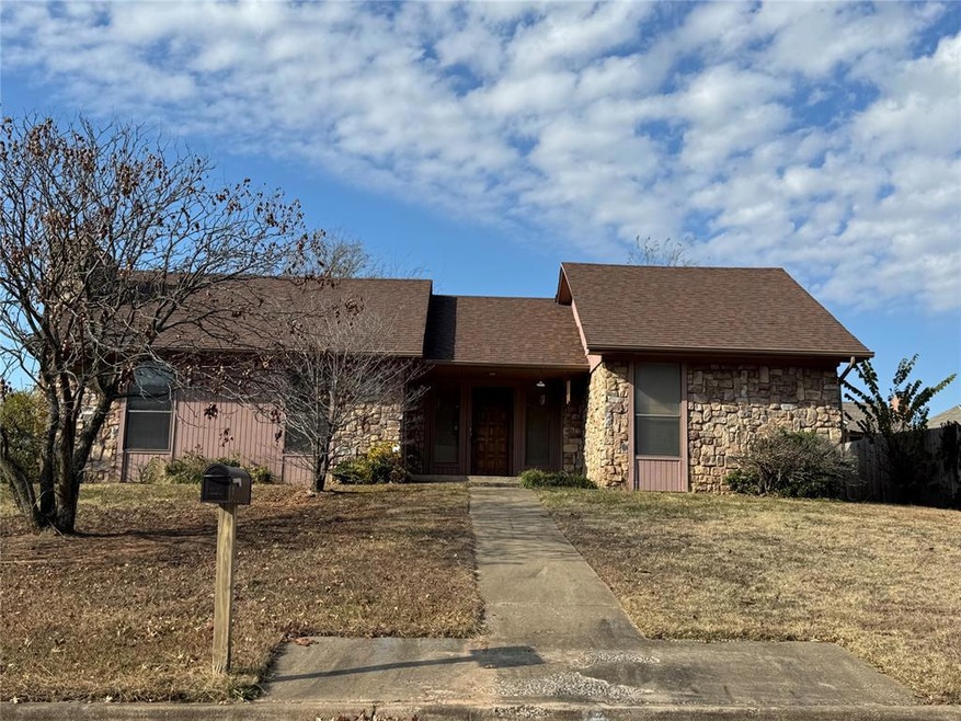 2 N Gilpin Ave, Shawnee, OK 74804 - photo 1