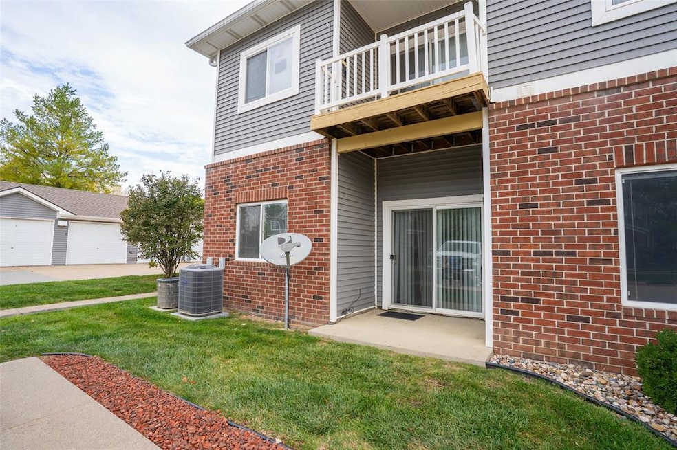 907 7th Ave SE unit 1, Altoona, IA 50009 - photo 1