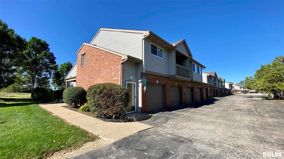 4539 N Thornhill Dr unit 202, Peoria, IL 61615 - photo 1