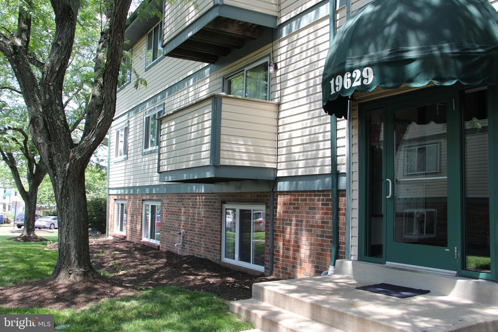 19629 Gunners Branch Rd, Germantown, MD 20876 - photo 1