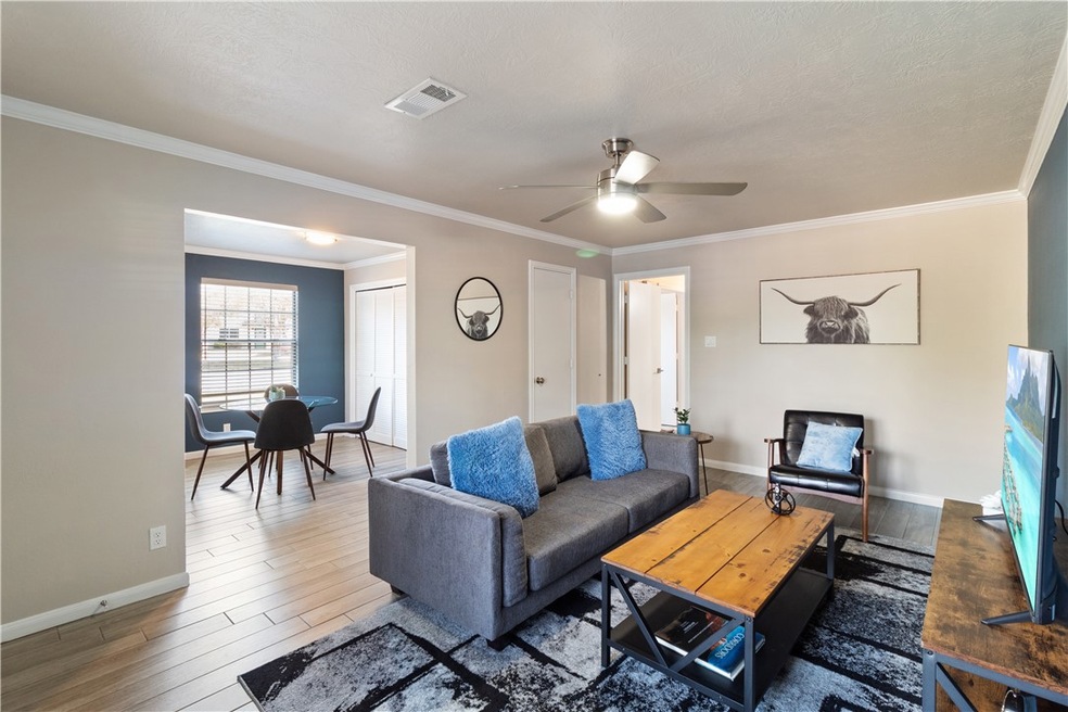 2100 Southwood Dr unit 14, College Station, TX 77840 - photo 1