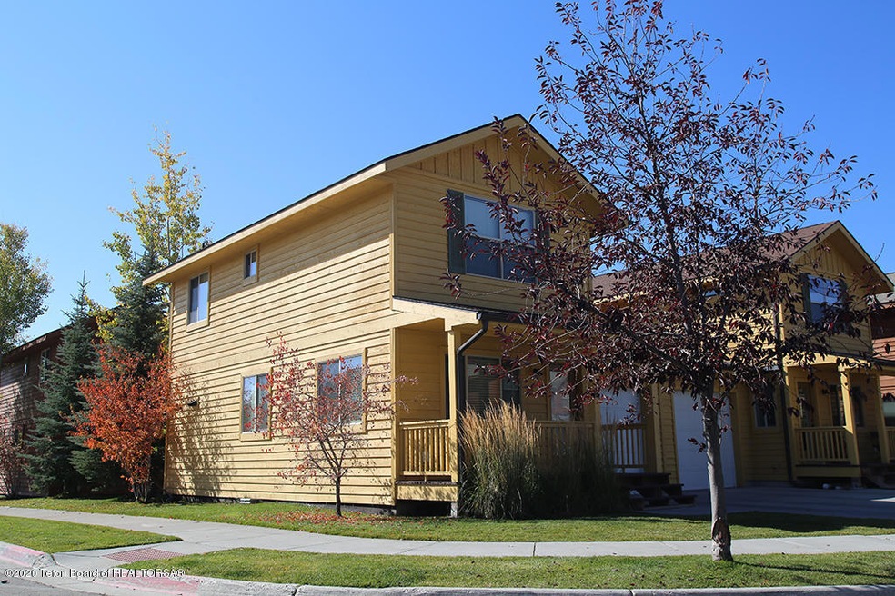 Exterior 1C