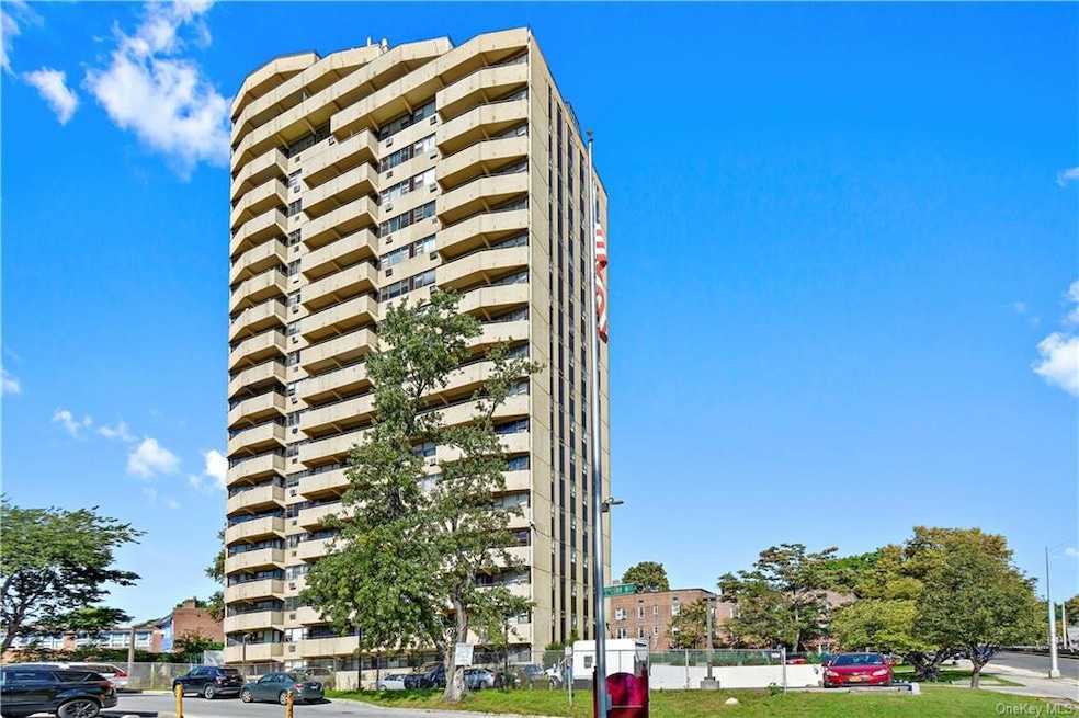 Tower One unit 4H, Yonkers, NY 10710 - photo 1