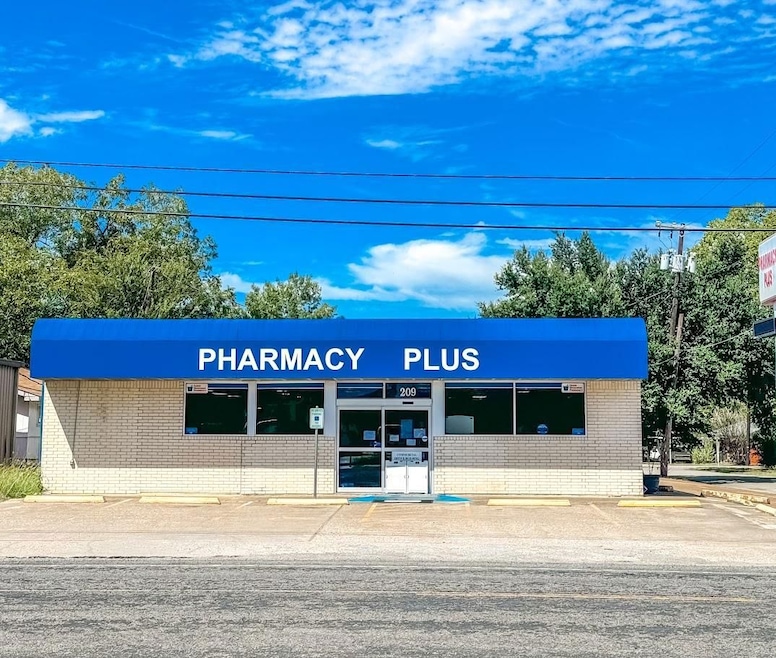 209 N Ellis St, Groesbeck, TX 76642 - photo 1