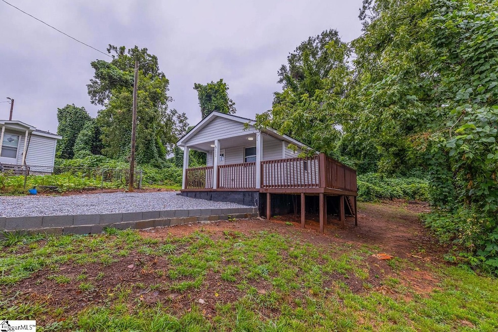 611 Hunters Ct, Laurens, SC 29360 - photo 1