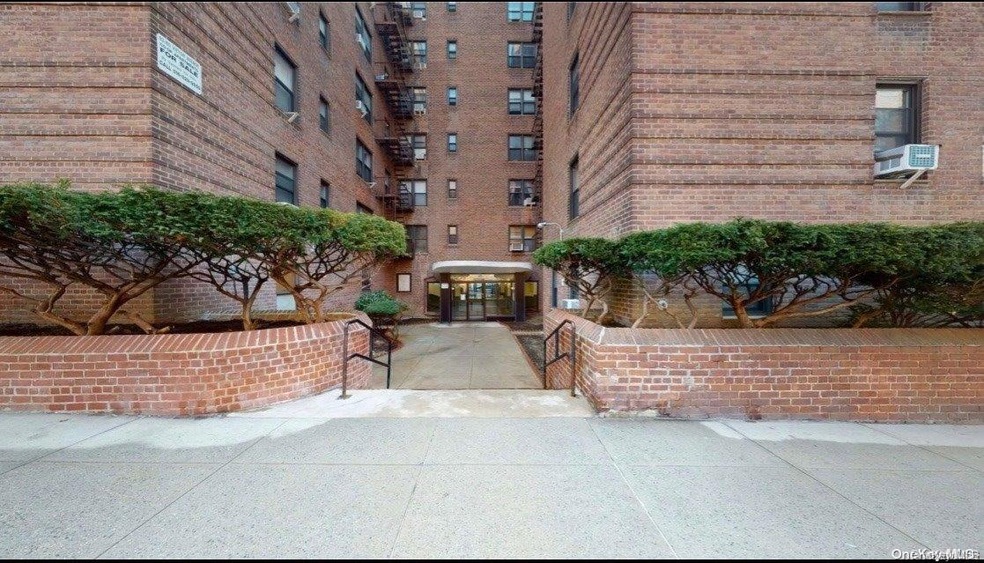 83-60 Vietor Ave unit 5C, Elmhurst, NY 11373 - photo 1
