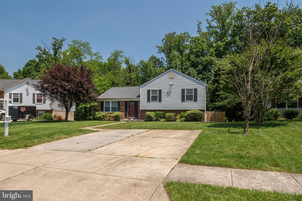 9127 Mchenry Ln, Lanham, MD 20706 - photo 1