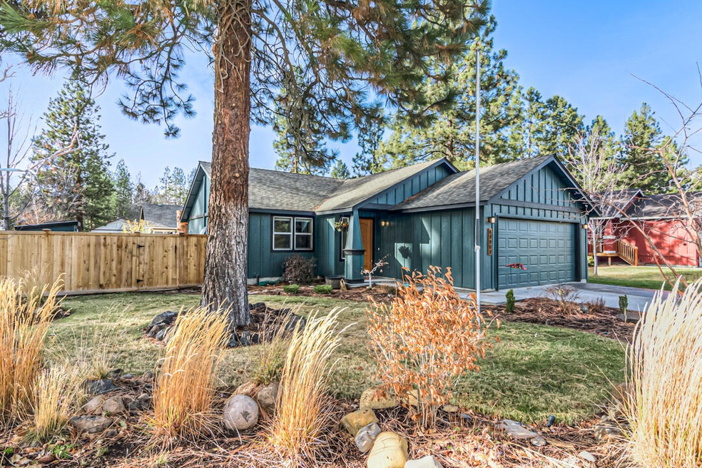 60983 Lodgepole Dr, Bend, OR 97702 - photo 1