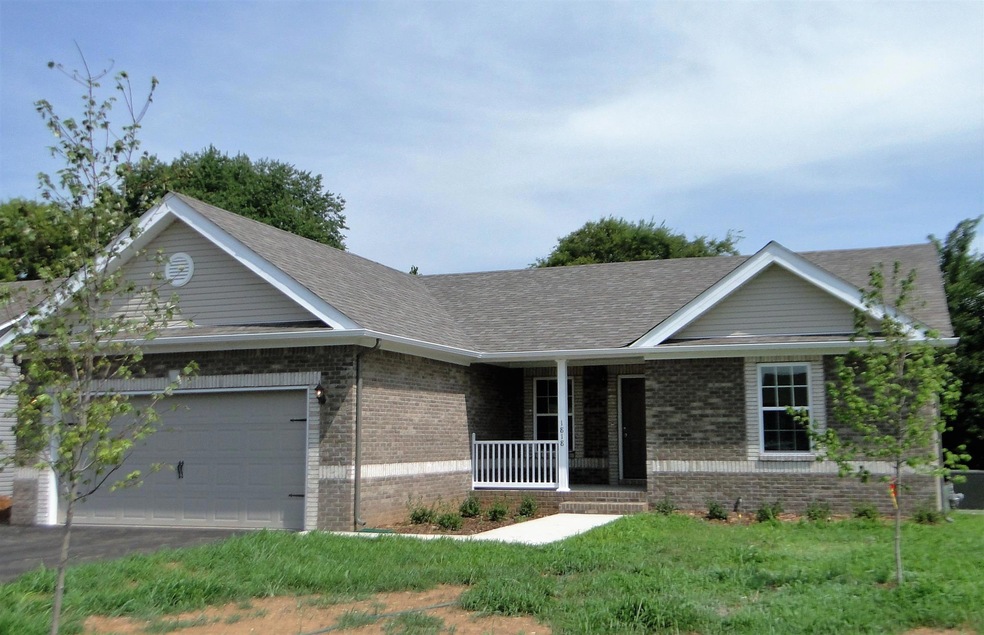 1818 Lakin Ln, Columbia, TN 38401 - photo 1