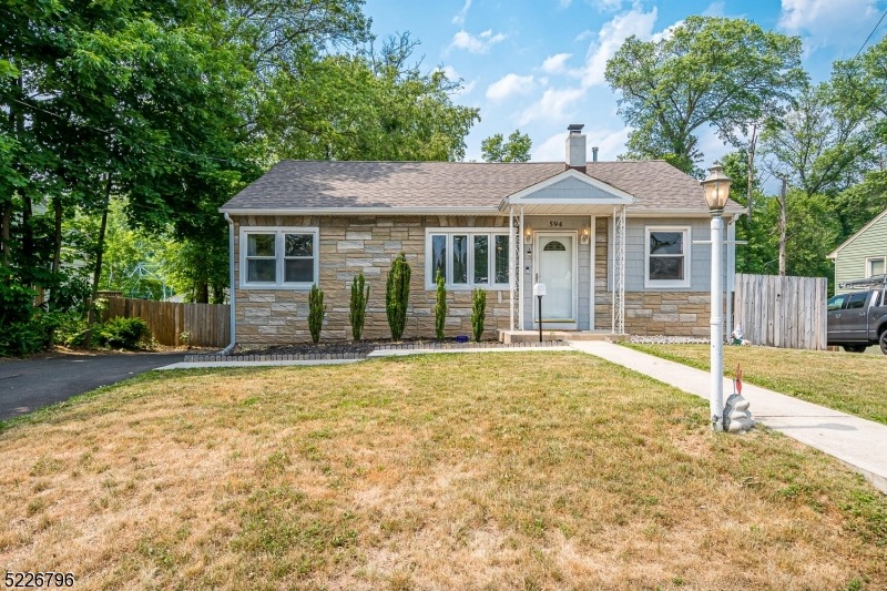 594 Mountain View Terrace, Middlesex, NJ 08846 - photo 1