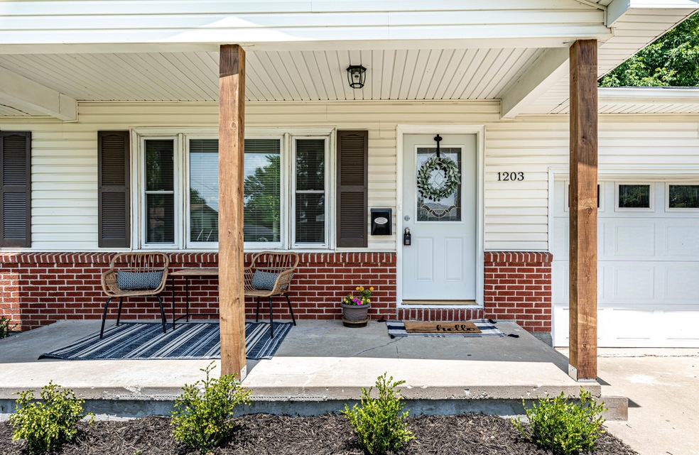 1203 Perry (38)