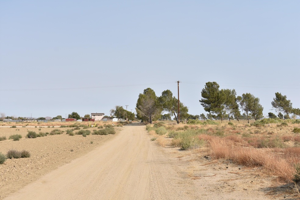 0 Cor Willow Ave & 66th St W unit 20004562, Rosamond, CA 93560 - photo 1