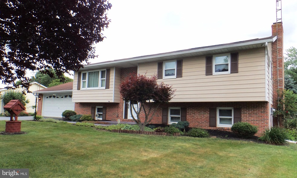 12170 Randy Dr, Greencastle, PA 17225 - photo 1