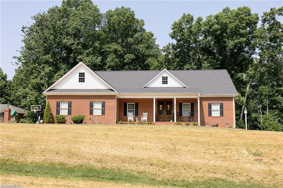 2774 Hickory Dr, Asheboro, NC 27205 - photo 1