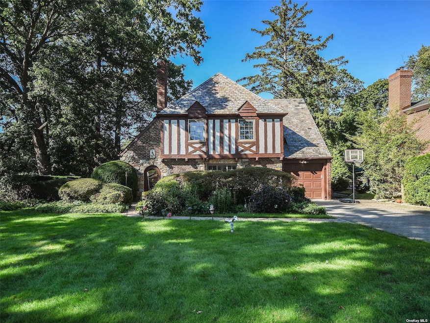 43 Rolling Hill Rd, Manhasset, NY 11030 - photo 1