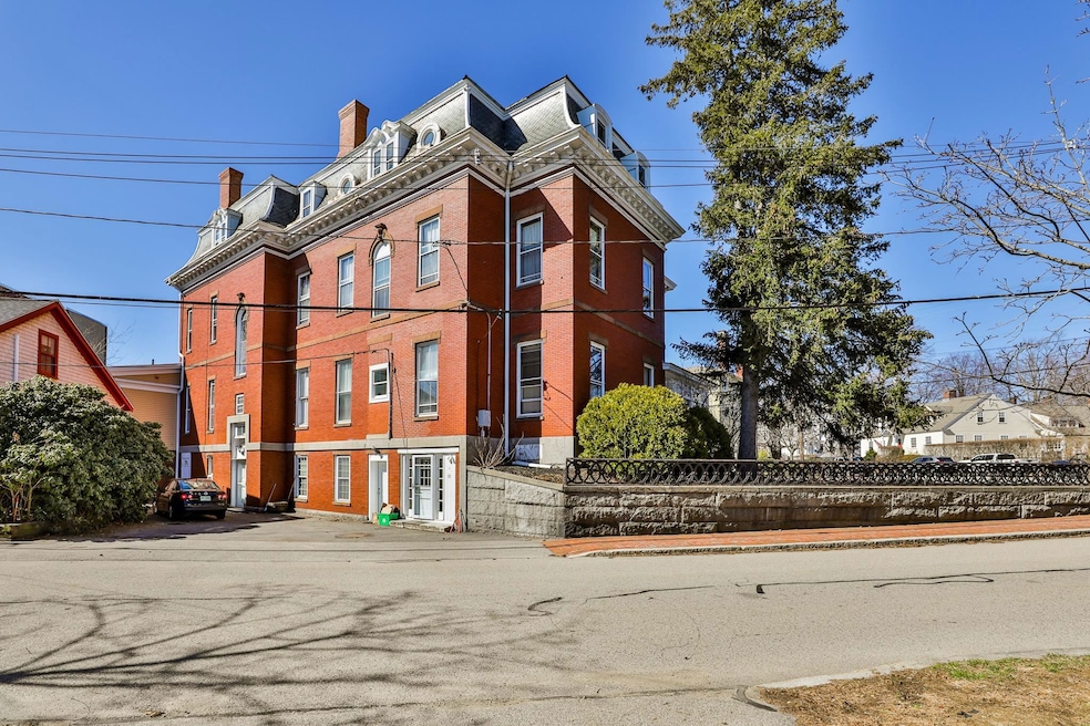 241 Middle St unit 6, Portsmouth, NH 03801 - photo 1