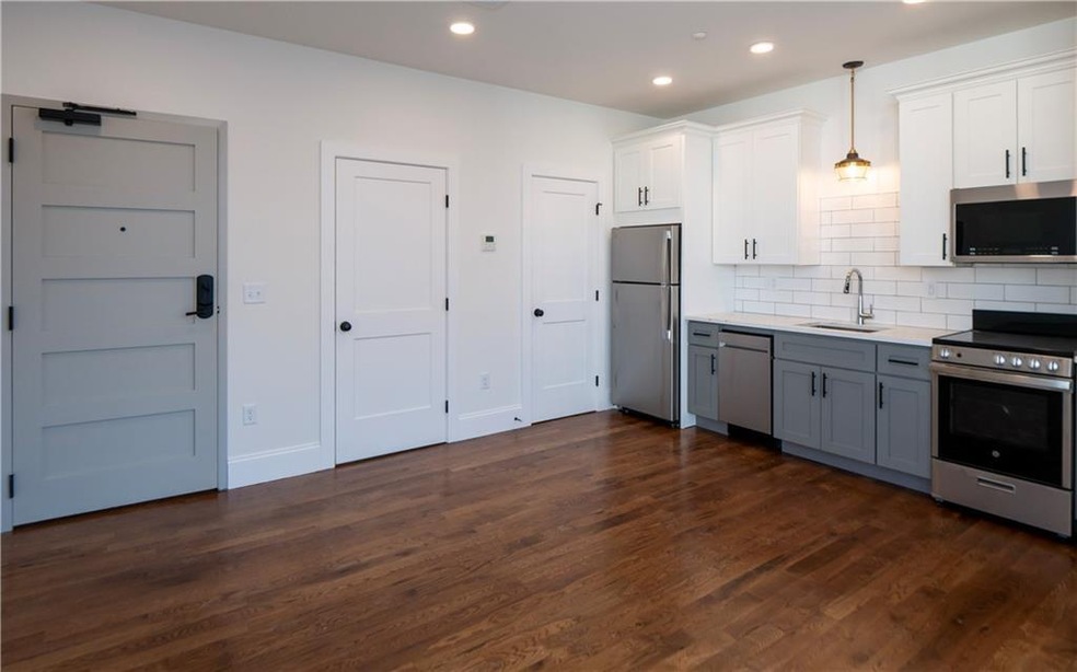 15 Cranston Ave unit 3, Newport, RI 02840 - photo 1