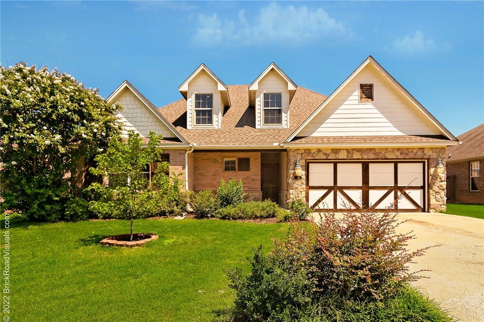 Nestled in Oxford Ridge Subdivision