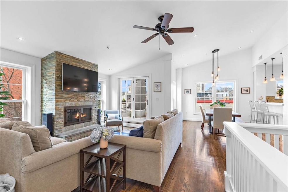 Sold $1,550,000 • Co-Listing Agent