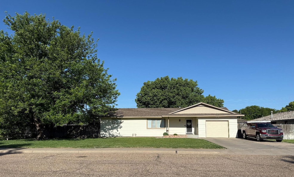 719 N Sullivan St, Ulysses, KS 67880 - photo 1
