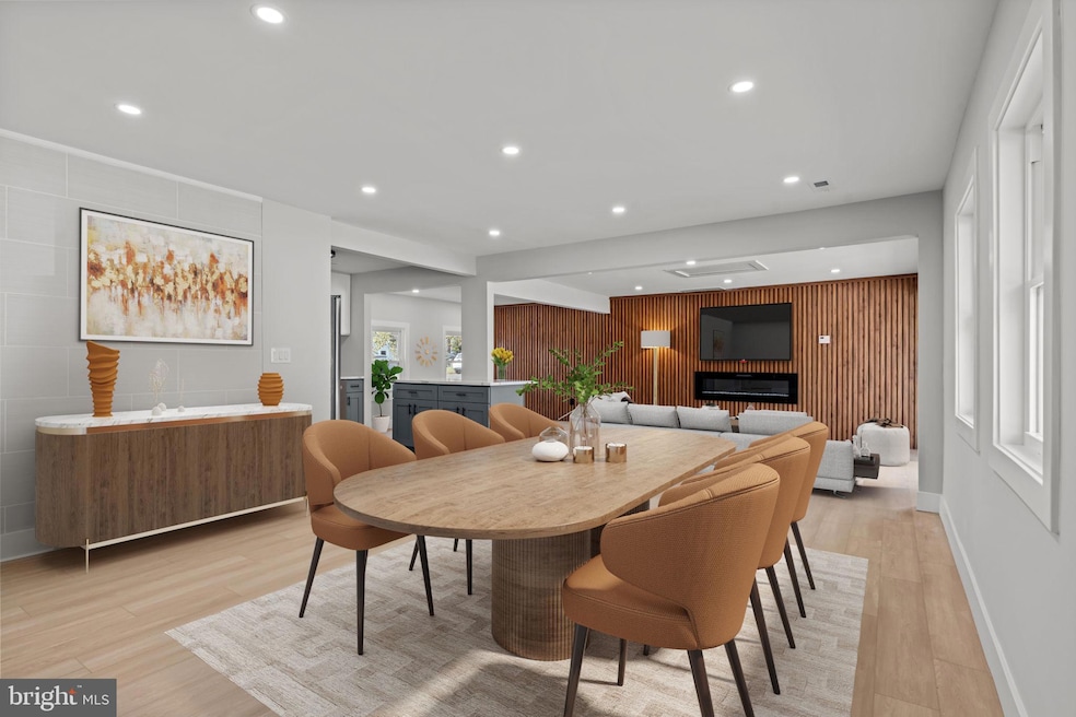 28 Rainbow Ln, Levittown, PA 19055 - photo 1