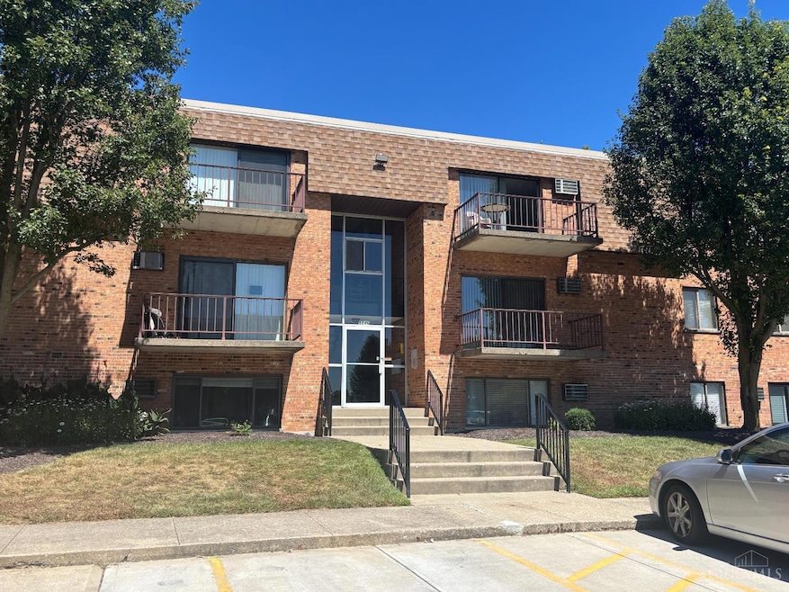 6646 Hearne Rd, Cincinnati, OH 45248 - photo 1