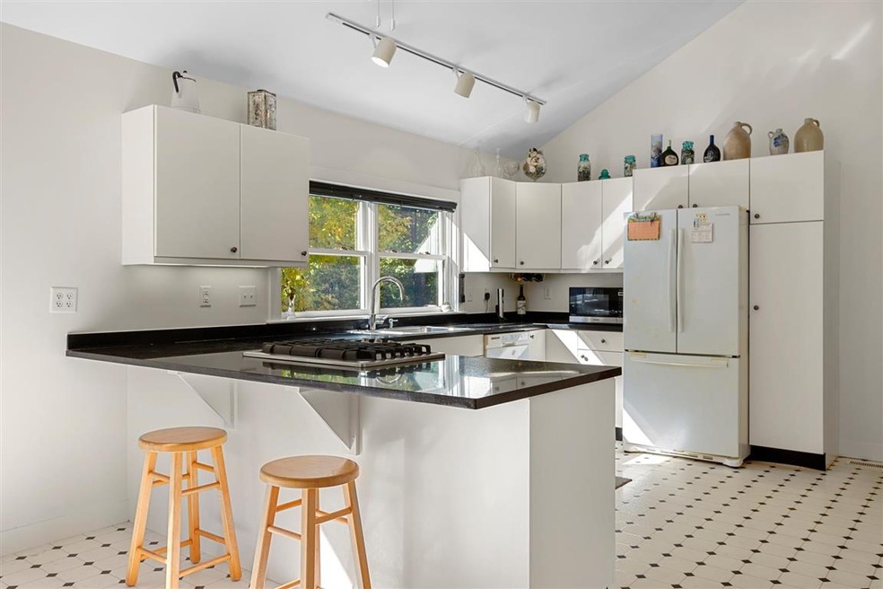 85 Souhegan St, Milford, NH 03055 - photo 1