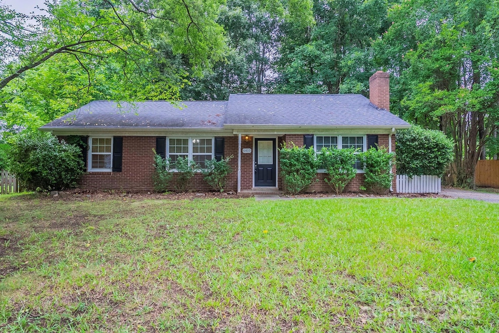 6410 Pineburr Ct, Charlotte, NC 28211 - photo 1