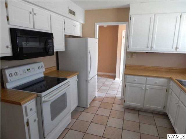 Large kitchen   Refrigerator remains