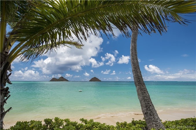 It's all here: best location within Lanikai, frame