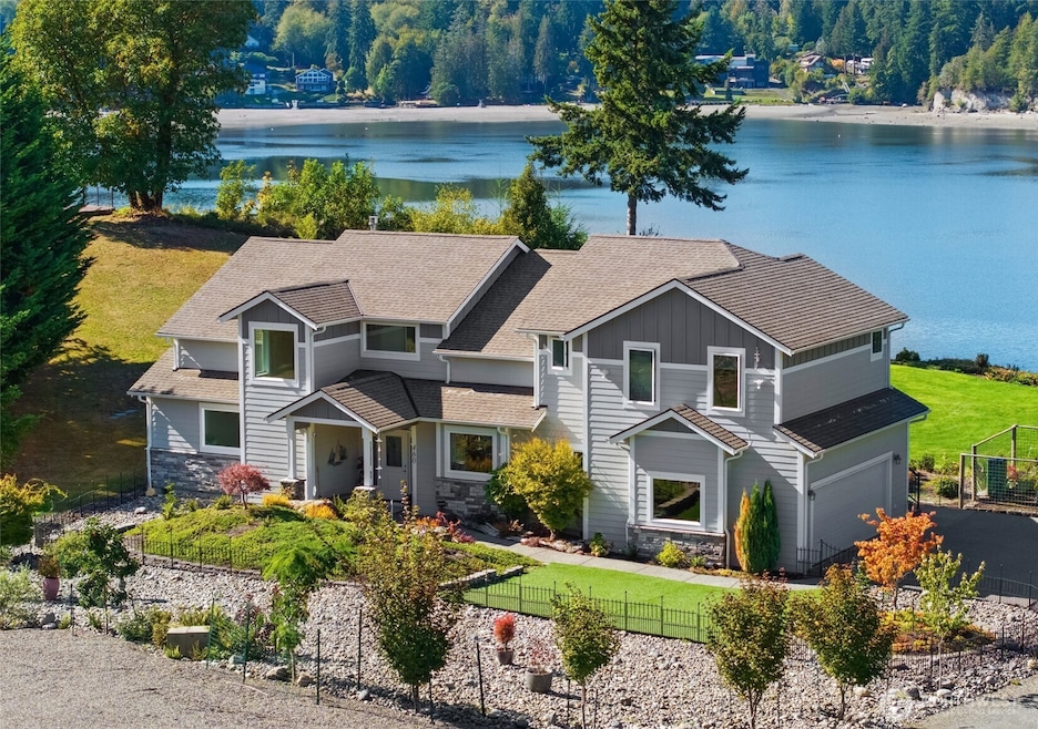 Stunning waterfront home on idyllic Stretch Island