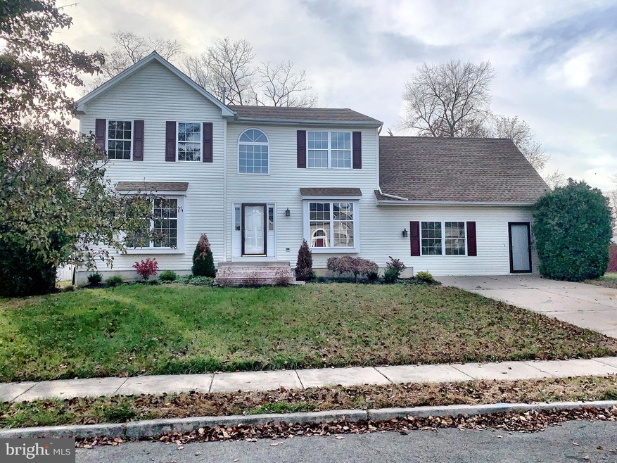 10 Thorn Briar Ln, Burlington, NJ 08016 - photo 1